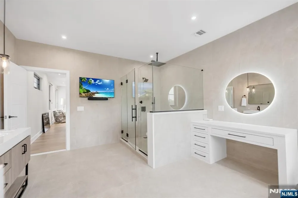 336 Lockwood Drive Paramus, NJ 07652