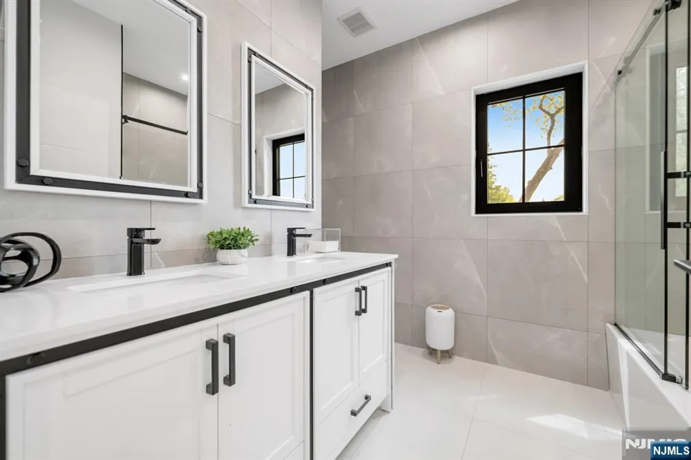 336 Lockwood Drive Paramus, NJ 07652