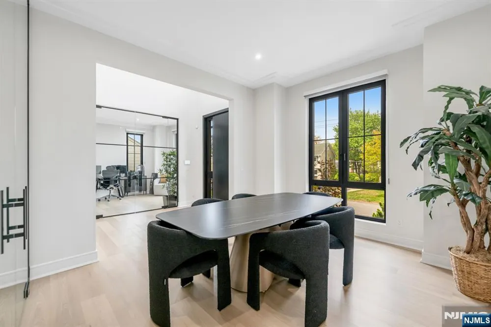 336 Lockwood Drive Paramus, NJ 07652