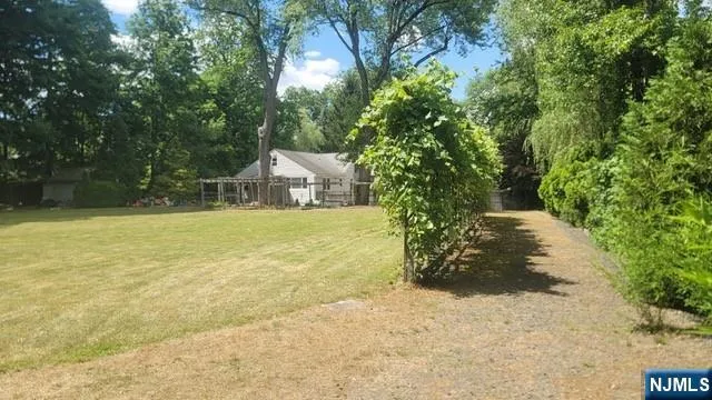 93 Old Tappan Road Old Tappan, NJ 07675