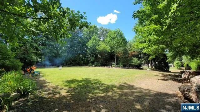 93 Old Tappan Road Old Tappan, NJ 07675
