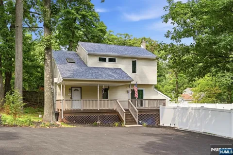 19 Northwestern Way