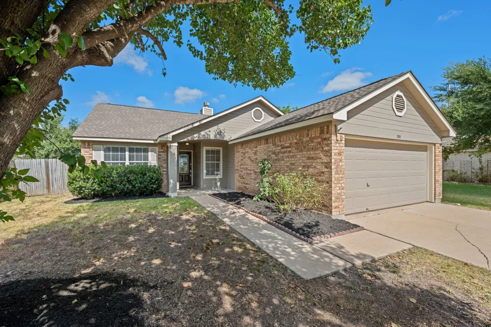 209 Clarks Way Hutto, TX 78634