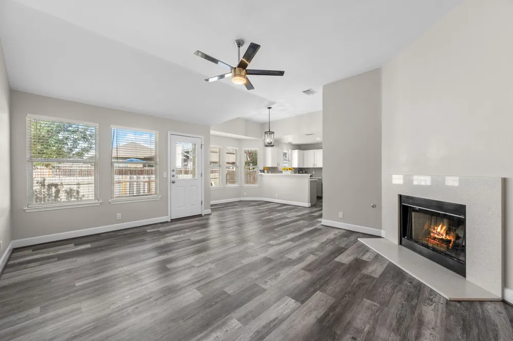 209 Clarks Way Hutto, TX 78634