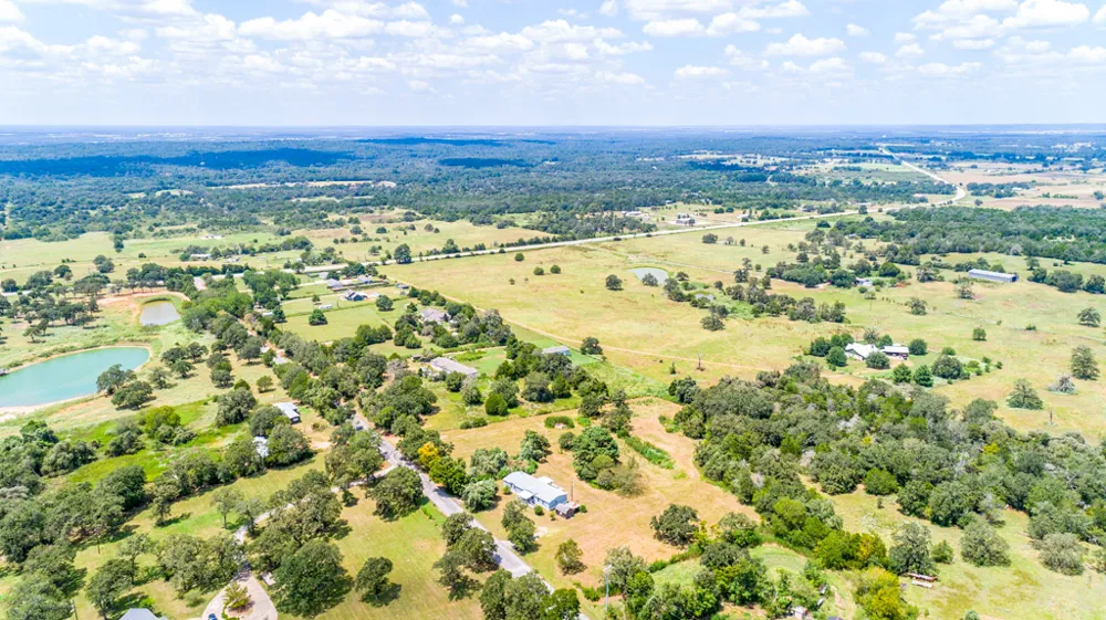 166 Rosanky Cattle Company Road Smithville, TX 78957