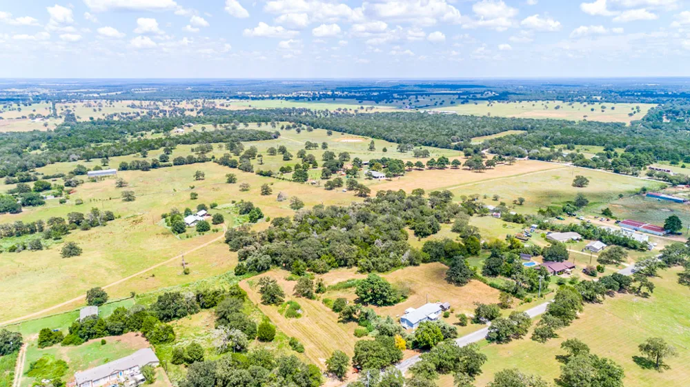 166 Rosanky Cattle Company Road Smithville, TX 78957