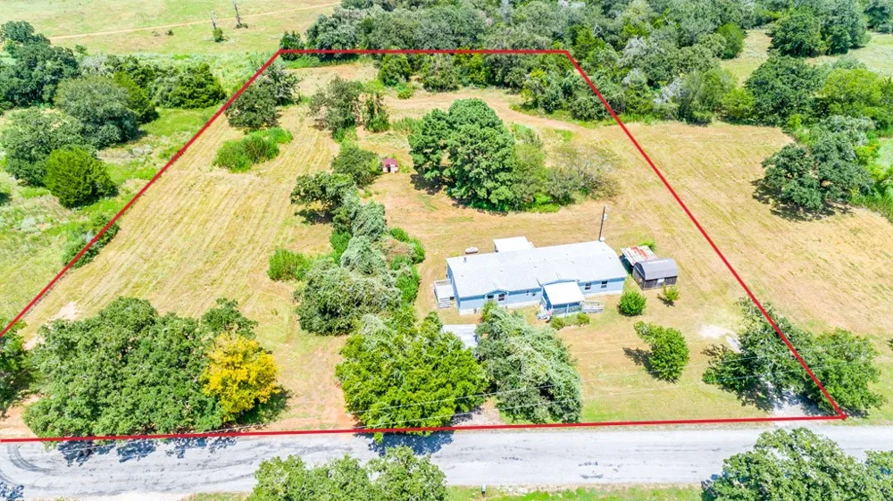 166 Rosanky Cattle Company Road Smithville, TX 78957