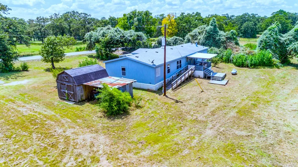 166 Rosanky Cattle Company Road Smithville, TX 78957