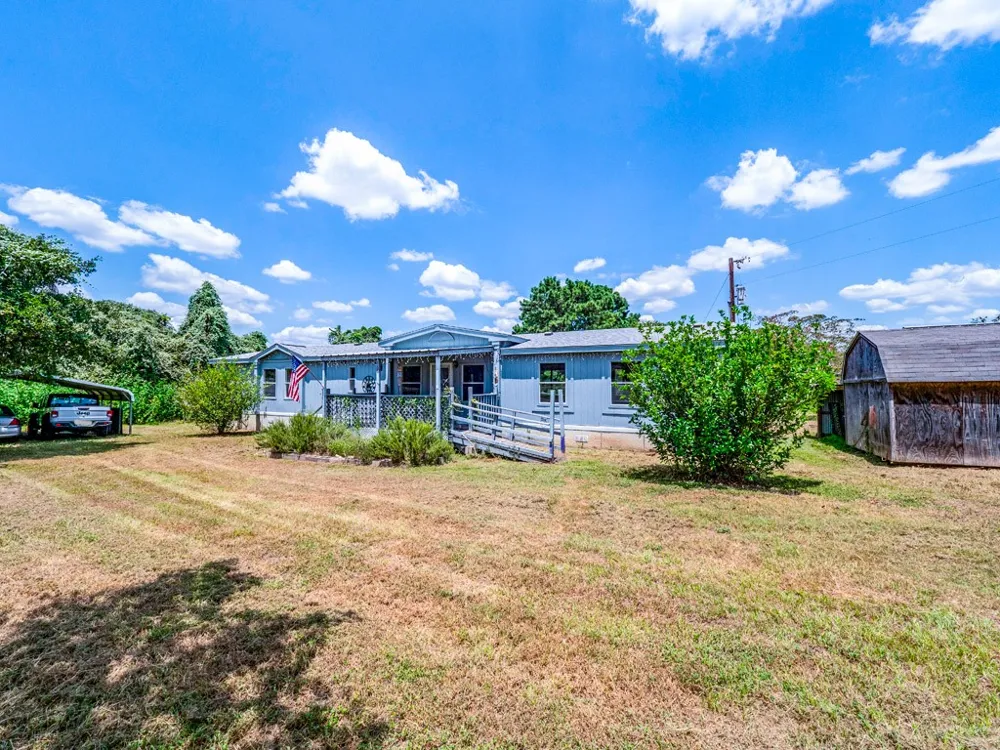166 Rosanky Cattle Company Road Smithville, TX 78957