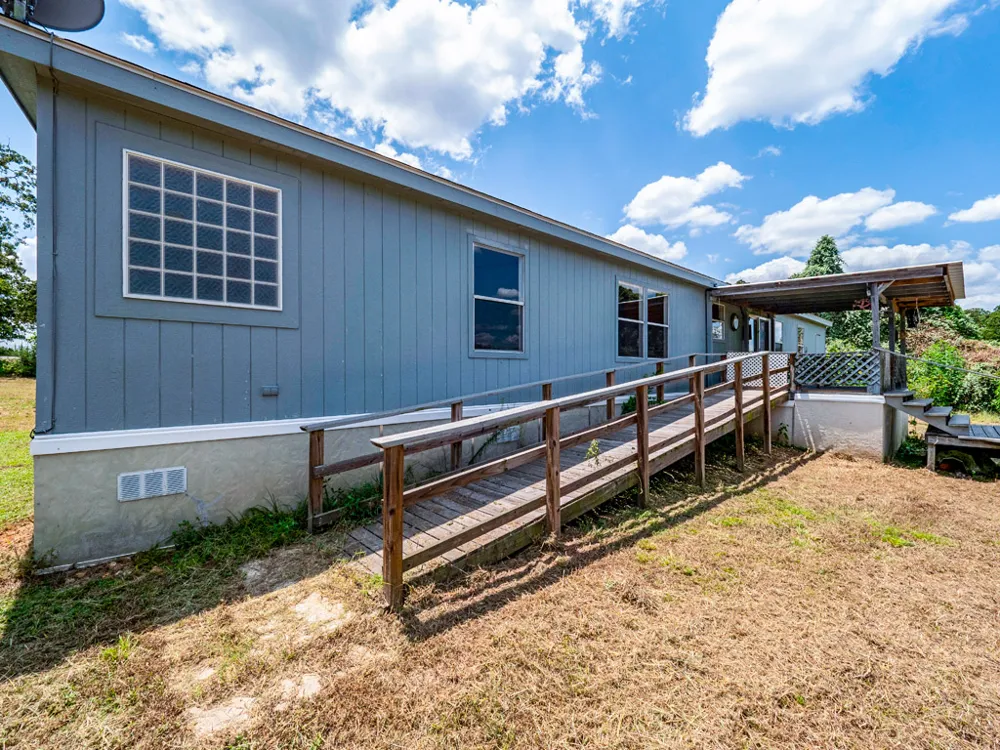 166 Rosanky Cattle Company Road Smithville, TX 78957