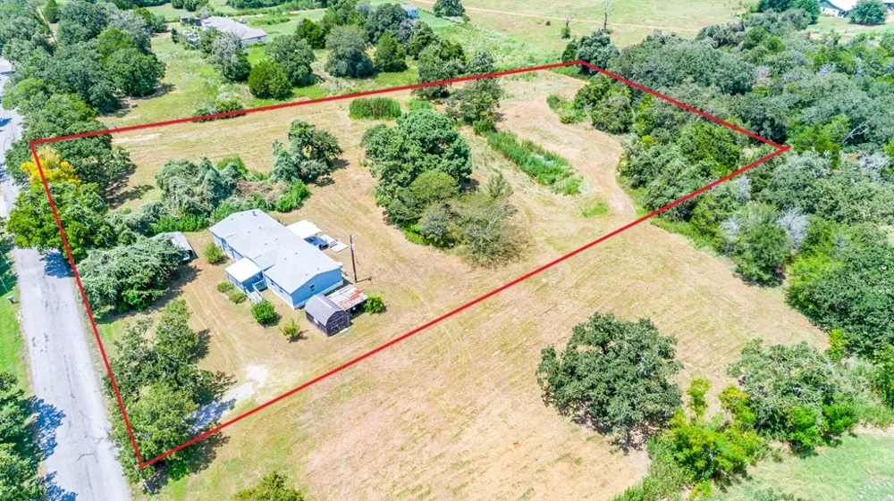 166 Rosanky Cattle Company Road Smithville, TX 78957