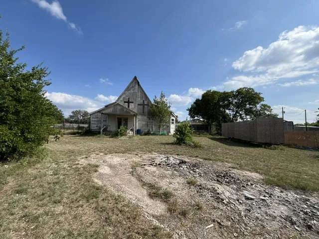203 W Cherry Street Lometa, TX 76853
