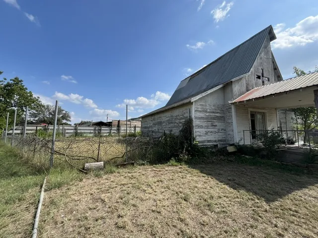 203 W Cherry Street Lometa, TX 76853