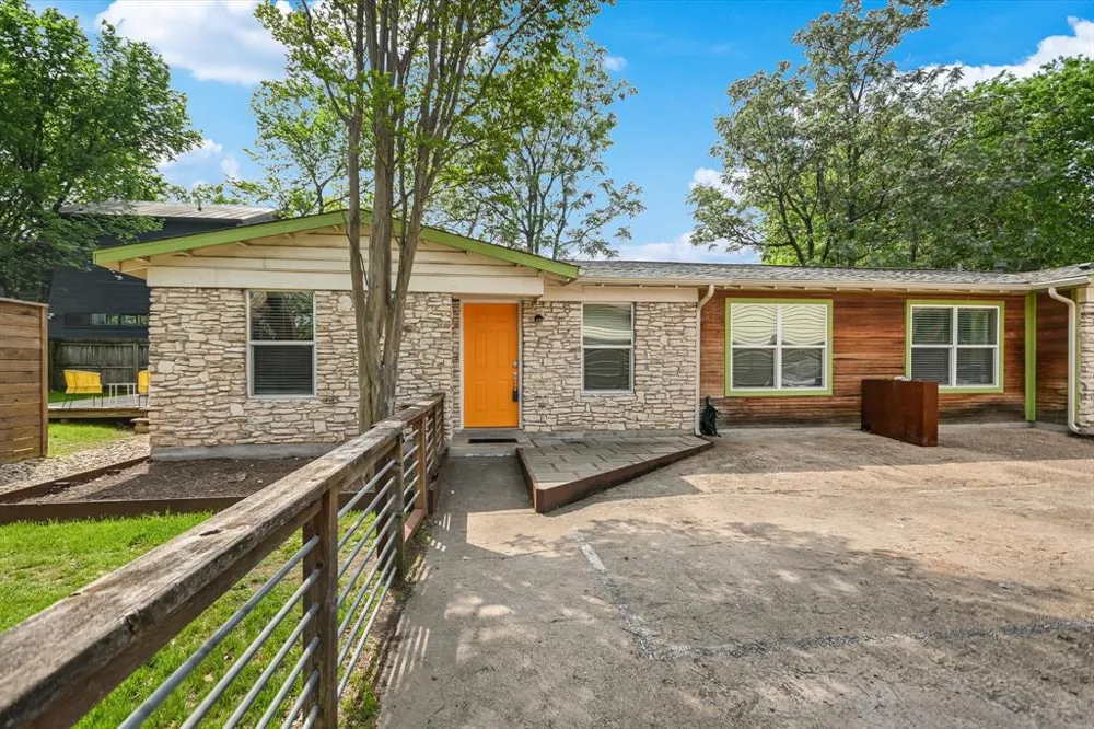 1705 E 14th Street #B Austin, TX 78702