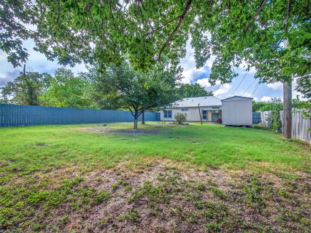 403 Davidson Drive Taylor, TX 76574