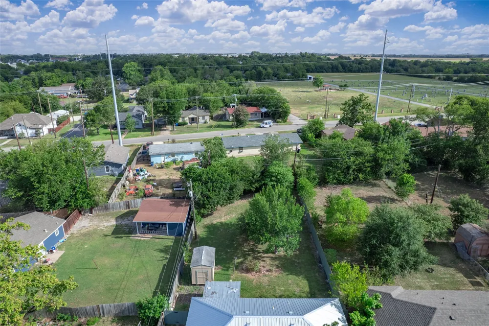 403 Davidson Drive Taylor, TX 76574