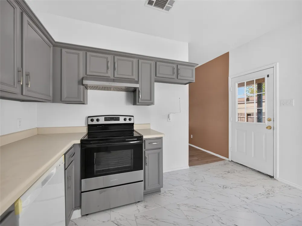 403 Davidson Drive Taylor, TX 76574