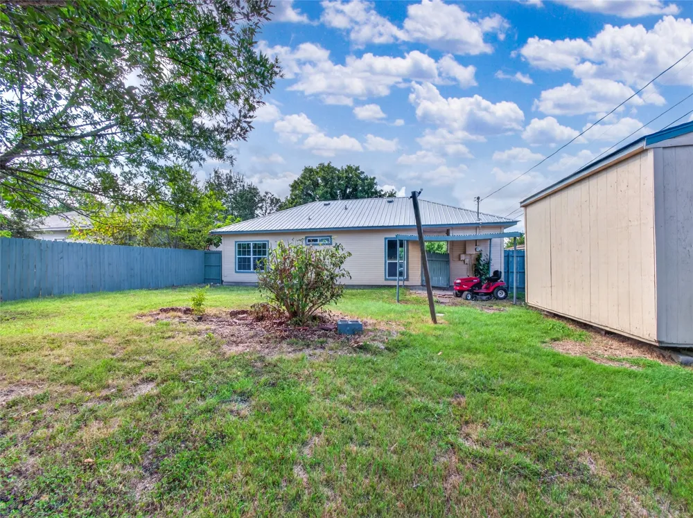 403 Davidson Drive Taylor, TX 76574