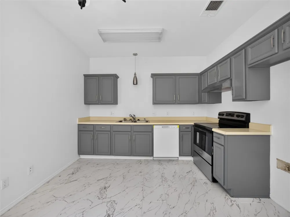 403 Davidson Drive Taylor, TX 76574