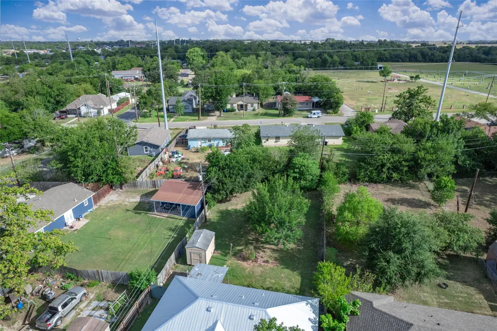 403 Davidson Drive Taylor, TX 76574