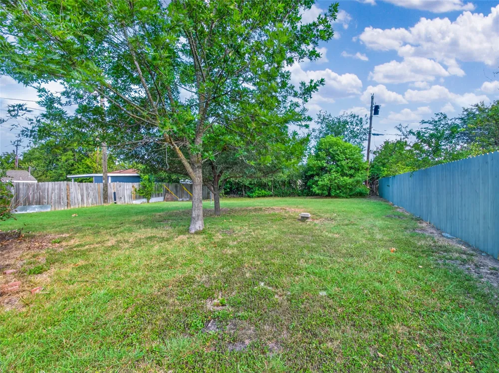 403 Davidson Drive Taylor, TX 76574