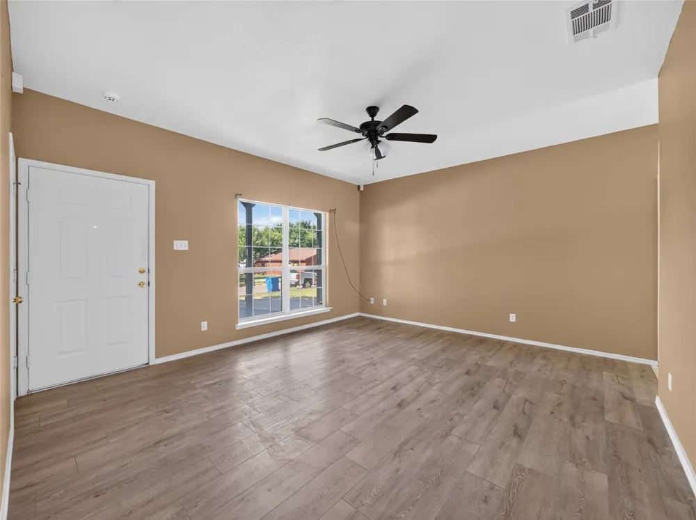 403 Davidson Drive Taylor, TX 76574