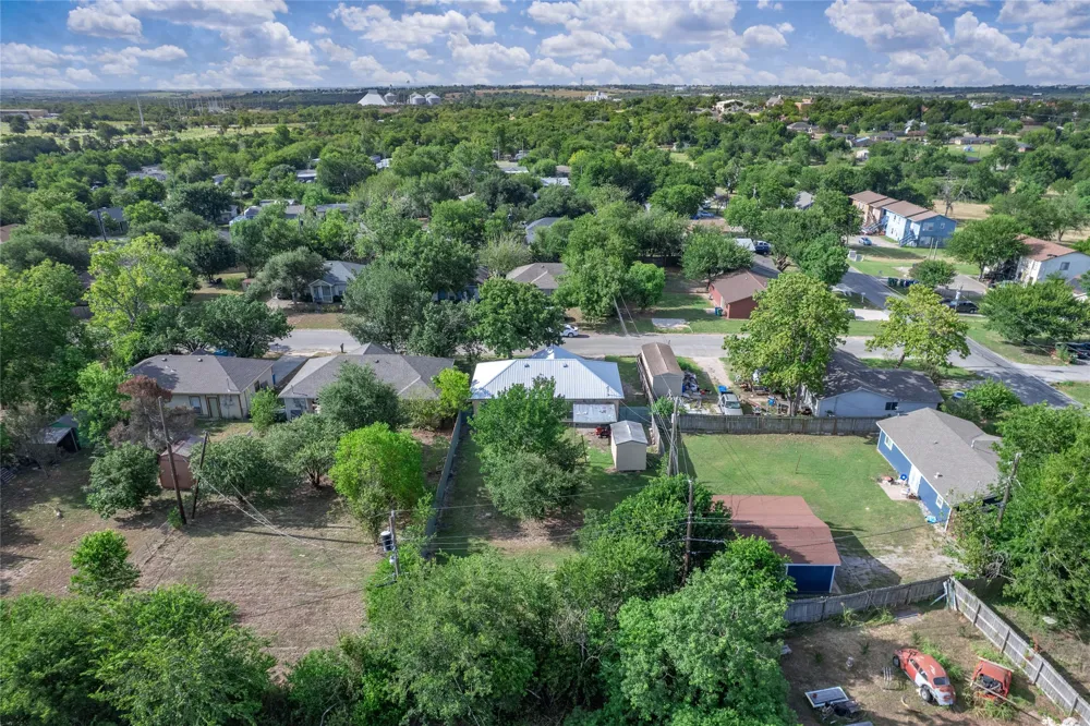 403 Davidson Drive Taylor, TX 76574