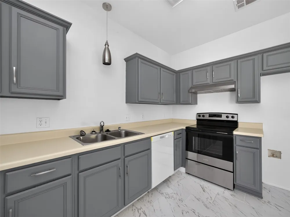 403 Davidson Drive Taylor, TX 76574