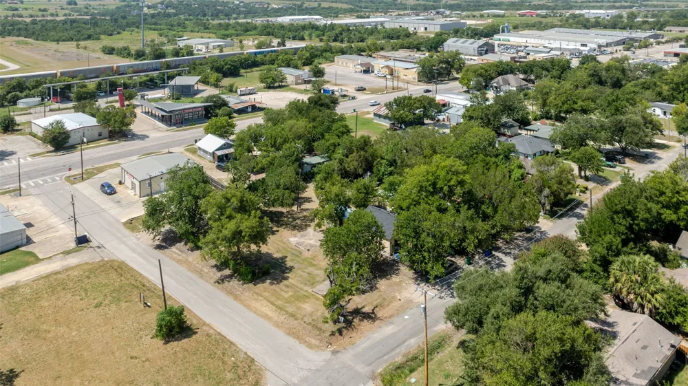 1101 W 3rd Street Taylor, TX 76574
