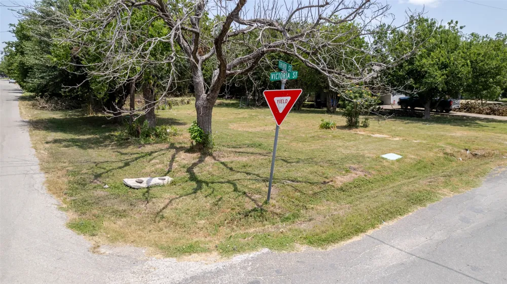 1101 W 3rd Street Taylor, TX 76574