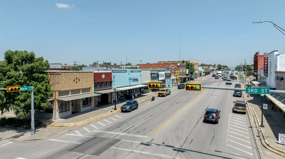 1101 W 3rd Street Taylor, TX 76574