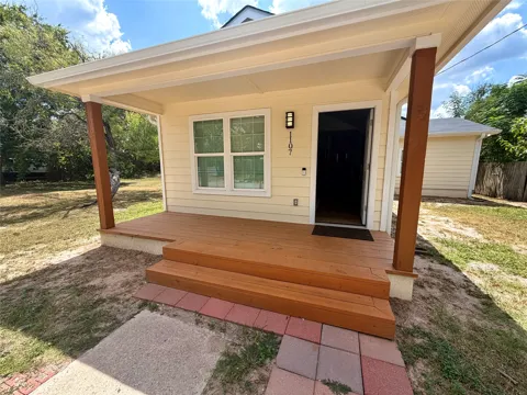 1107 Neches Street