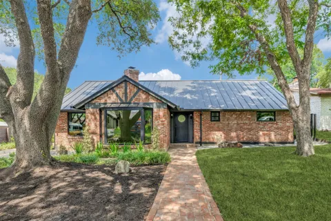 2504 Briargrove Drive