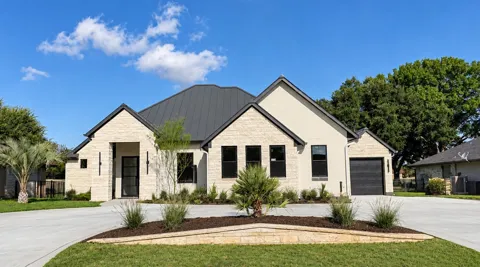 114 Meadowlakes Drive
