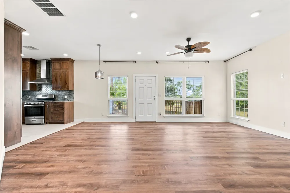 600 Highland Ranch Way Dale, TX 78616