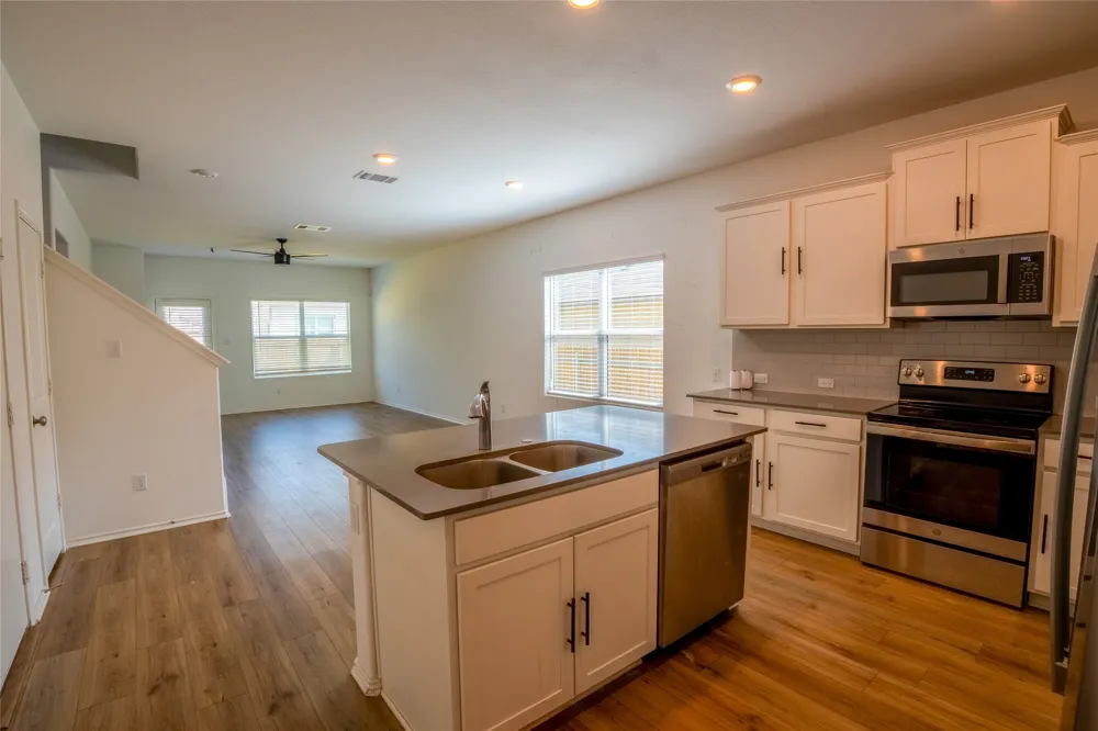 112 Perfect World Loop Jarrell, TX 76537