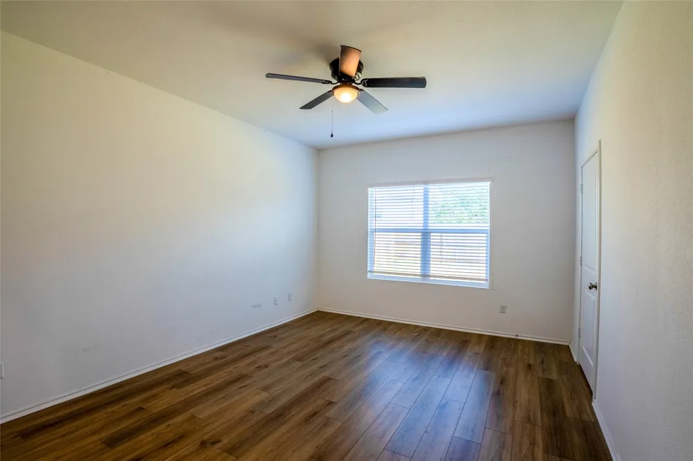 112 Perfect World Loop Jarrell, TX 76537