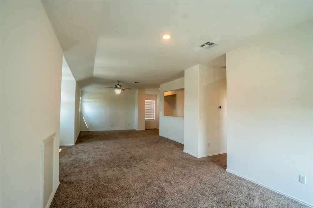 112 Perfect World Loop Jarrell, TX 76537