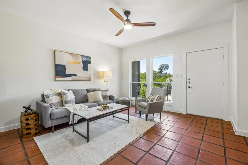 3903 Seiders Avenue #202 Austin, TX 78756