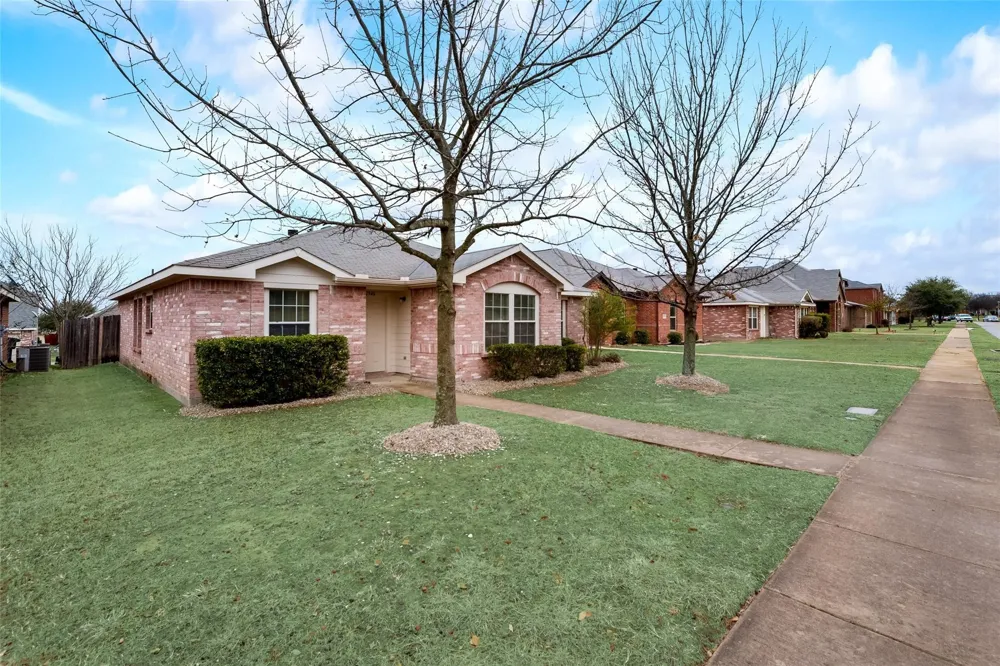 2946 Midbury Drive Lancaster, TX 75134
