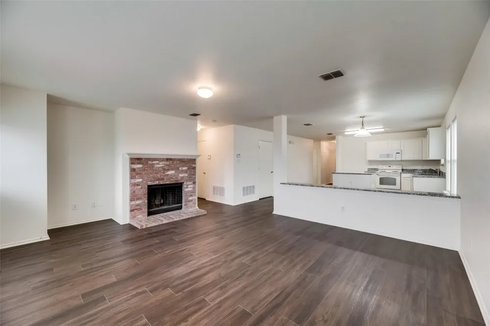 2946 Midbury Drive Lancaster, TX 75134