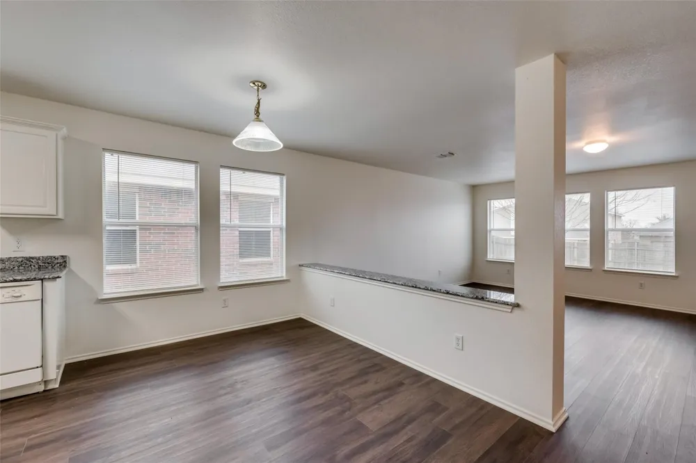 2946 Midbury Drive Lancaster, TX 75134
