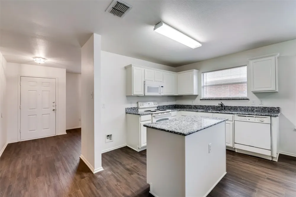 2946 Midbury Drive Lancaster, TX 75134