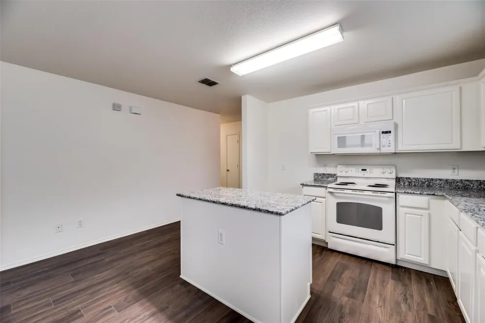 2946 Midbury Drive Lancaster, TX 75134