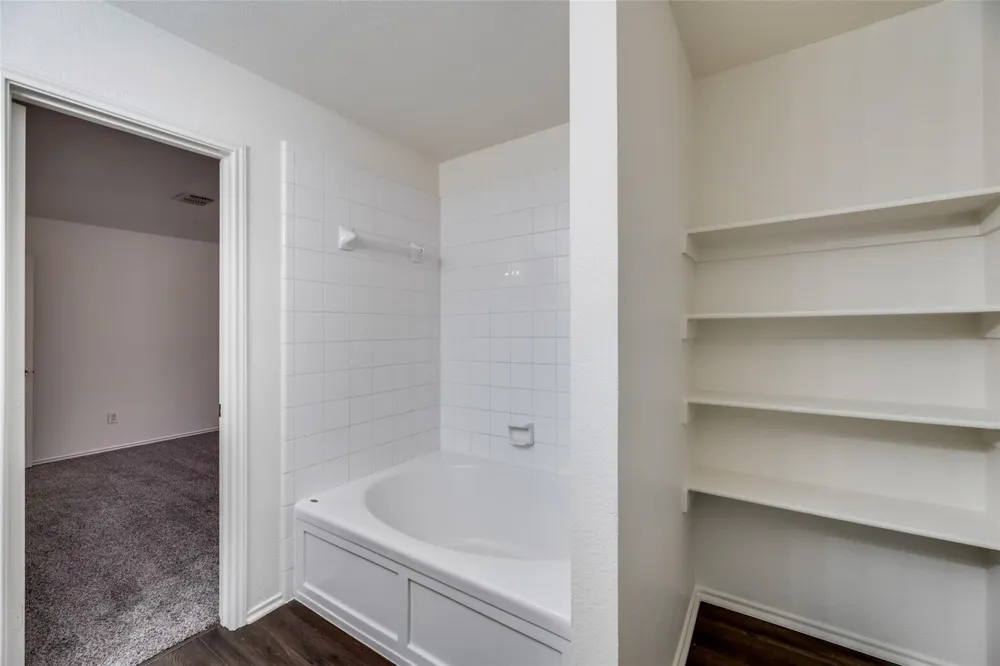2946 Midbury Drive Lancaster, TX 75134