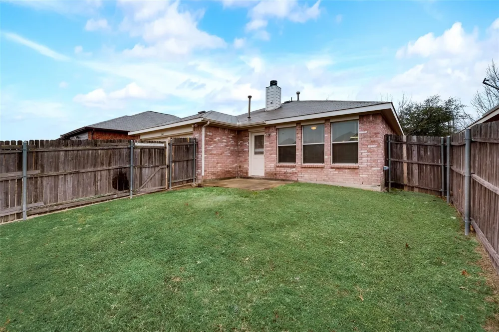 2946 Midbury Drive Lancaster, TX 75134