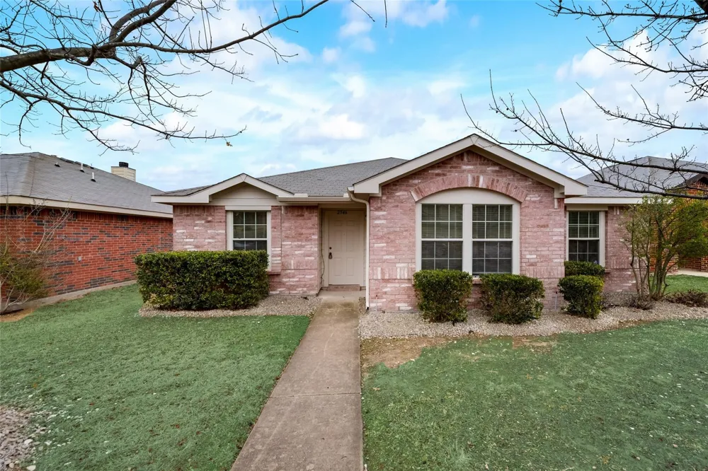 2946 Midbury Drive Lancaster, TX 75134