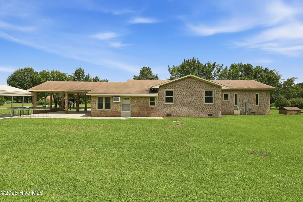 4045 Carver Moore Road Clarkton, NC 28433