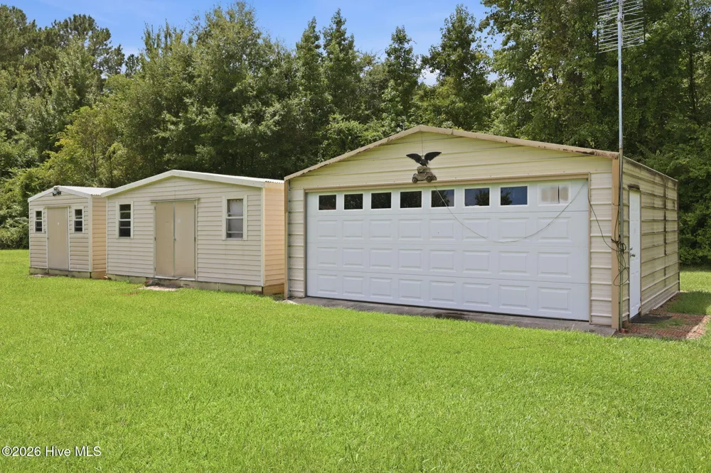 4045 Carver Moore Road Clarkton, NC 28433