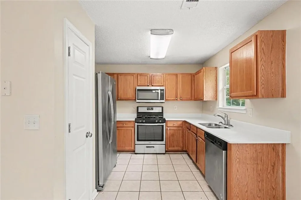228 Kings Cove Locust Grove, GA 30248